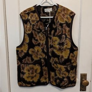 Universal works mens vest XL NWT